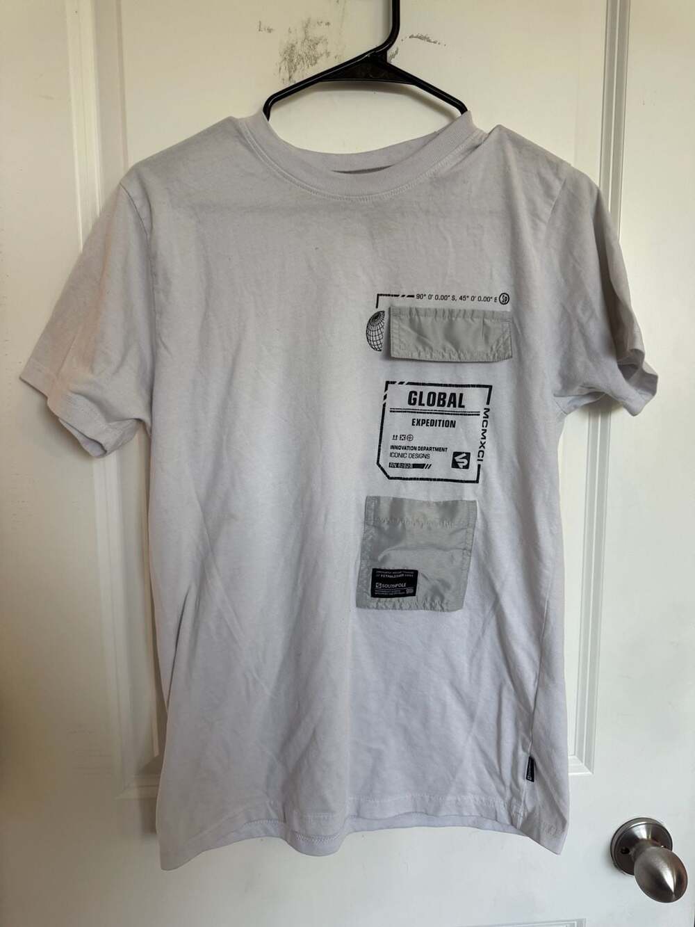 Southpole Global Expedition T-Shirt Size S White Graphic Pocket Tee